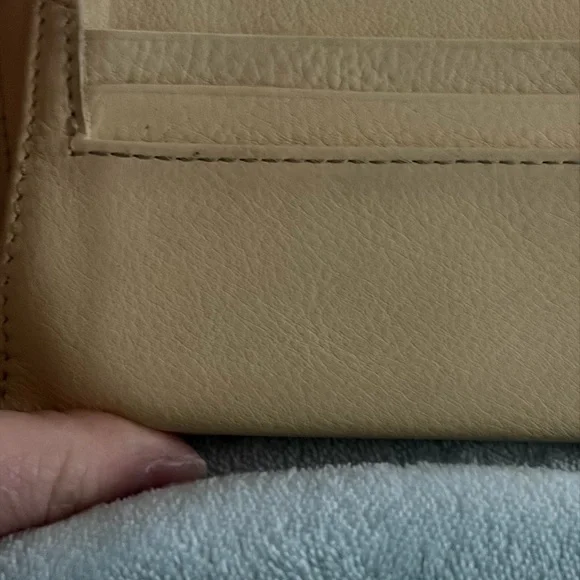 Hammitt Dawn(very light yellow) Pebble Leather Card Wallet with Gold Studs - Picture 4 of 6